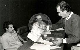 Audiência dos assentados de São Paulo com José Eli da Veiga (São Paulo (Estado), 30 mai. 1985) [fotografia] / Fotógrafo(a) : Regional do INCRA. -- Ref.: BR-SPMST_MST-SN-CIN_AMP_000667-003740-ARV.