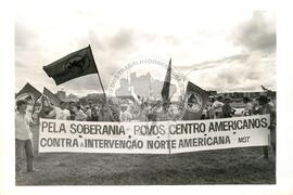 Congresso Nacional do MST, 2o (Distrito Federal (Brasil), 08 mai. 1990) [fotografia] / Fotógrafo(a) : Douglas Mansur ; Carlos Carvalho. -- Ref.: BR-SPMST_MST-SN-CIN_AMP_000703-004226-CGR.