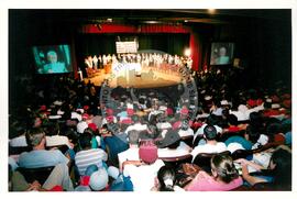 Tribunal Internacional dos Crimes do Latifúndio e da Política Governamental de Violação dos Direitos Humanos (Curitiba-PR, 02 mai. 2001) [fotografia] / Fotógrafo(a) : Douglas Mansur. -- Ref.: BR-SPMST_MST-SN-CIN_AMP_000135-001037-ACS.