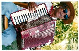Semana Nacional de Cultura Brasileira e Reforma Agrária (Rio de Janeiro-RJ, 18 mar. 2002) [fotografia] / Fotógrafo(a) : João Laet. -- Ref.: BR-SPMST_MST-SN-CIN_AMP_001810-013045-NDT.
