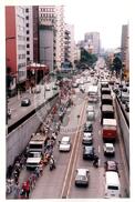 Marcha Sem Terra contra a prisão de 6 trabalhadores (São Paulo-SP, mar. 2000) [fotografia] / Fotógrafo(a) : Joaquim Duarte. -- Ref.: BR-SPMST_MST-SN-CIN_AMP_001425-011525-MAC.