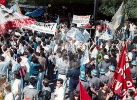 Manifestação pró Impechment - UNE E CUT (São Paulo (Estado), 25 ago. 1992) [fotografia] / Fotógrafo(a) : Juan Pezzeto. -- Ref.: BR-SPMST_MST-SN-CIN_AMP_000384-002106-AMT.