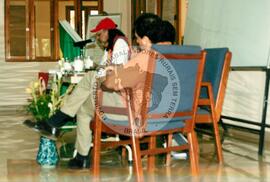 Márcia e Rosana em Encontro de Sistematização de Epxeriências (Nicarágua, 22 jun. 2002) [fotografia] / Fotógrafo(a) : Arquivo MST. -- Ref.: BR-SPMST_MST-SN-CIN_AMP_001053-008523-RIT.