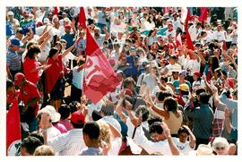 Inauguração do Monumento em homenagem a Antônio Tavares Pereira (Curitiba-PR, 01 mai. 2001) [fotografia] / Fotógrafo(a) : Douglas Mansur. -- Ref.: BR-SPMST_MST-SN-CIN_AMP_001025-008007-ELF.
