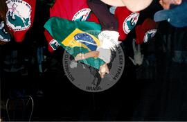 Mística no Circo Escola na Comunidade São Remo (São Paulo (Estado), 06 set. 1998) [fotografia] / Fotógrafo(a) : Arquivo JST. -- Ref.: BR-SPMST_MST-SN-CIN_AMP_001936-014529-SJM.