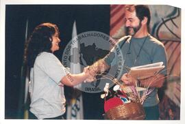 Semana Nacional de Cultura Brasileira e Reforma Agrária (Rio de Janeiro-RJ, 18 mar. 2002) [fotografia] / Fotógrafo(a) : João Laet. -- Ref.: BR-SPMST_MST-SN-CIN_AMP_001818-013508-NDT.