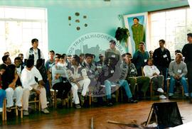 Curso de militantes de comunicação (Veranopólis-RS, 27 mai. 2002) [fotografia] / Fotógrafo(a) : Leticia Barqueta ; Carmen de Castro. -- Ref.: BR-SPMST_MST-SN-CIN_AMP_000837-005599-CUR.