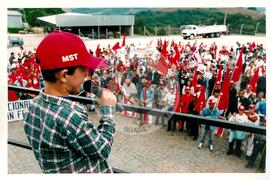 Inauguração do Monumento em homenagem a Antônio Tavares Pereira (Curitiba-PR, 01 mai. 2001) [fotografia] / Fotógrafo(a) : Douglas Mansur. -- Ref.: BR-SPMST_MST-SN-CIN_AMP_001025-007956-ELF.