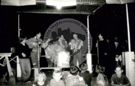 Acampamento do MST [sem identificação] (São Miguel das Missões-RS, jul. 1992) [fotografia] / Fotógrafo(a) : Debora Lerrer ; Claudemir. -- Ref.: BR-SPMST_MST-SN-CIN_AMP_000088-000702-ACP.