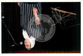 Mística de Abertura do Tribunal (Curitiba-PR, 02 mai. 2001) [fotografia] / Fotógrafo(a) : Douglas Mansur. -- Ref.: BR-SPMST_MST-SN-CIN_AMP_001917-014329-SJM.