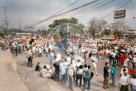Viagem de Joelson, Ênio e João Pedro (Ásia, 1996) [fotografia] / Fotógrafo(a) : Lito Ocampo. -- Ref.: BR-SPMST_MST-SN-CIN_AMP_001137-009479-RIT.