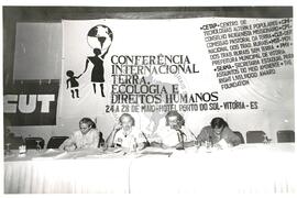Conferência Internacional Terra, Ecologia e Dívida Externa (Espírito Santo, mai. 1992) [fotografia] / Fotógrafo(a) : Douglas Mansur. -- Ref.: BR-SPMST_MST-SN-CIN_AMP_001159-010048-RIT.