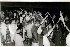 Formatura do Magistério (Santos-SP, jul. 1996) [fotografia] / Fotógrafo(a) : Douglas Mansur. -- Ref.: BR-SPMST_MST-SN-CIN_AMP_000894-006260-EDU.