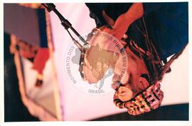 Semana Nacional de Cultura Brasileira e Reforma Agrária (Rio de Janeiro-RJ, 18 mar. 2002) [fotografia] / Fotógrafo(a) : João Laet. -- Ref.: BR-SPMST_MST-SN-CIN_AMP_001810-013041-NDT.