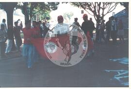 Ocupação do INCRA (Conceição do Araguaia-PA, 26 out. 1992) [fotografia] / Fotógrafo(a) : Letícia Barqueta. -- Ref.: BR-SPMST_MST-SN-CIN_AMP_001832-013954-OCU.