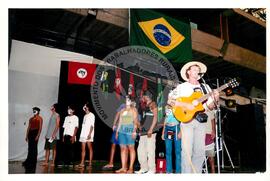 Encontro de Jovens do MST, na Ucicamp, 3o (Campinas-SP, 14 fev. 2001) [fotografia] / Fotógrafo(a) : Douglas Mansur. -- Ref.: BR-SPMST_MST-SN-CIN_AMP_000906-006873-ENJ.