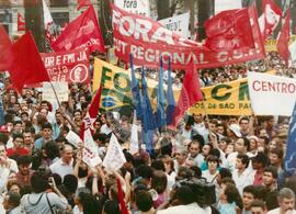 Manifestação pró Impechment - UNE E CUT (São Paulo (Estado), 25 ago. 1992) [fotografia] / Fotógrafo(a) : Juan Pezzeto. -- Ref.: BR-SPMST_MST-SN-CIN_AMP_000384-002048-AMT.