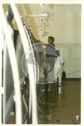 Lançamento da Exposição "Terra" (São Paulo (Estado), 10 abr. 1997) [fotografia] / Fotógrafo(a) : Douglas Mansur. -- Ref.: BR-SPMST_MST-SN-CIN_AMP_001030-008157-ELF.