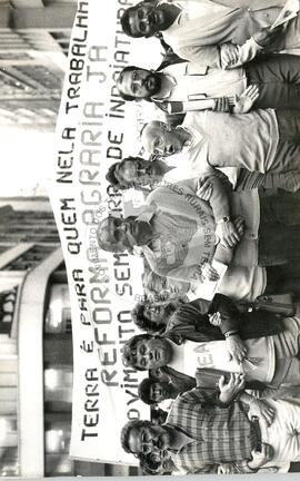 Eduardo Suplicy (Brasil, [sem data]) [fotografia] / Fotógrafo(a) : Arquivo MST ; Débora Lerrer ; Douglas Mansur ; Regina Vilela ; André Vilar. -- Ref.: BR-SPMST_MST-SN-CIN_AMP_001506-011933-PER.