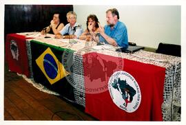 Semana Nacional de Cultura Brasileira e Reforma Agrária (Rio de Janeiro-RJ, 18 mar. 2002) [fotografia] / Fotógrafo(a) : Luciney Martins. -- Ref.: BR-SPMST_MST-SN-CIN_AMP_001821-013624-NDT.