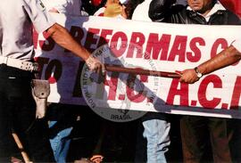 Congresso Nacional do MST, 3o (Distrito Federal (Brasil), 25 jul. 1995) [fotografia] / Fotógrafo(a) : Débora Lerrer. -- Ref.: BR-SPMST_MST-SN-CIN_AMP_000710-004481-CGR.