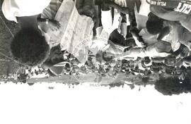 Romaria em homenagem as 350 famílias do KM 41 (São Mateus-ES, 10 jun. 1986) [fotografia] / Fotógrafo(a) : Maria de Fátima Ribeiro. -- Ref.: BR-SPMST_MST-SN-CIN_AMP_001959-015008-SPR.