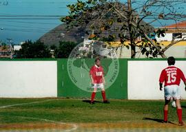 Partida de futebol entre o time do MST e do Chico Buarque (Rio de Janeiro (Estado), mar. 2000) [fotografia] / Fotógrafo(a) : Maysa Mendonça. -- Ref.: BR-SPMST_MST-SN-CIN_AMP_000805-005190-CUL.