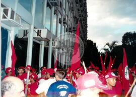 Congresso Nacional do MST, 4o (Distrito Federal (Brasil), 07 ago. 2000) [fotografia] / Fotógrafo(a) : Douglas Mansur ; Paula Reis ; João Zinclar. -- Ref.: BR-SPMST_MST-SN-CIN_AMP_000714-004597-CGR.