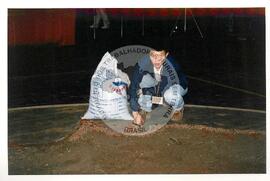 Encontro de Jovens do MST, na Ucicamp, 1o (Campinas-SP, 02 jul. 1999) [fotografia] / Fotógrafo(a) : Douglas Mansur. -- Ref.: BR-SPMST_MST-SN-CIN_AMP_000897-006295-ENJ.