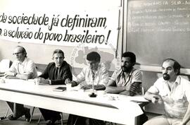 Entrevista coletiva do MST no auditório "Instituto Sedes Sapientiae" (São Paulo (Estado), 14 out. 1985) [fotografia] / Fotógrafo(a) : Regina Vilela. -- Ref.: BR-SPMST_MST-SN-CIN_AMP_000700-004172-ARV.