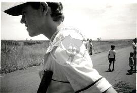 Grupo Projeto Liberdade-Despejo Fazenda Pandeny (São Paulo (Estado), [sem data]) [fotografia] / Fotógrafo(a) : Douglas Mansur. -- Ref.: BR-SPMST_MST-SN-CIN_AMP_001791-012947-VPP.