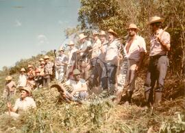 Trabalho comunitário (Saranduva-RS, [sem data]) [fotografia] / Fotógrafo(a) : Arquivo MST. -- Ref.: BR-SPMST_MST-SN-CIN_AMP_001985-015203-PDU.