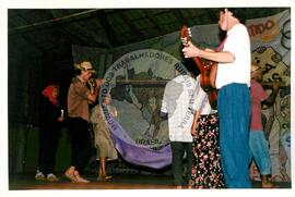 Acampamento "Parque Tropeiro" do MST (Curitiba-PR, 02 mai. 2001) [fotografia] / Fotógrafo(a) : Douglas Mansur. -- Ref.: BR-SPMST_MST-SN-CIN_AMP_000075-000601-ACP.
