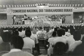 Congresso Nacional da CONTAG, 4 (Distrito Federal (Brasil), 25 a 30 mai. 1985) [fotografia] / Fotógrafo(a) : Eduardo Tavares. -- Ref.: BR-SPMST_MST-SN-CIN_AMP_000733-004785-CSS.