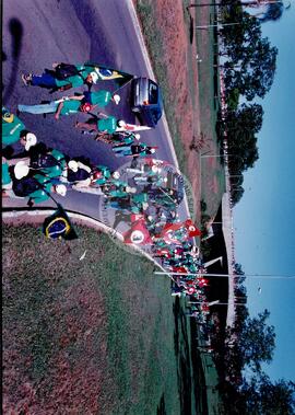 Chegada da Marcha Popular à Brasília (Brasília-DF, 07 out. 1999) [fotografia] / Fotógrafo(a) : Douglas Mansur. -- Ref.: BR-SPMST_MST-SN-CIN_AMP_001396-010992-MAC.