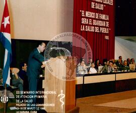Manifestação pelo 26 de Julho (Cuba, 26 jul. 1990) [fotografia] / Fotógrafo(a) : Ismael Gonzalez. -- Ref.: BR-SPMST_MST-SN-CIN_AMP_001038-008265-RIT.
