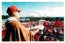 Inauguração do Monumento em homenagem a Antônio Tavares Pereira (Curitiba-PR, 01 mai. 2001) [fotografia] / Fotógrafo(a) : Douglas Mansur. -- Ref.: BR-SPMST_MST-SN-CIN_AMP_001025-007954-ELF.