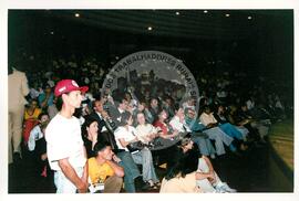 Tribunal Internacional dos Crimes do Latifúndio e da Política Governamental de Violação dos Direitos Humanos (Curitiba-PR, 02 mai. 2001) [fotografia] / Fotógrafo(a) : Douglas Mansur. -- Ref.: BR-SPMST_MST-SN-CIN_AMP_000134-000961-ACS.
