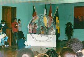 Curso de militantes de comunicação (Veranopólis-RS, 27 mai. 2002) [fotografia] / Fotógrafo(a) : Leticia Barqueta ; Carmen de Castro. -- Ref.: BR-SPMST_MST-SN-CIN_AMP_000837-005584-CUR.