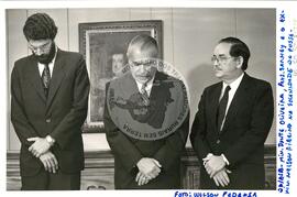 Posse de Dante de Oliveira no Ministerio da Reforma e Desenvolvimento Agrário (Distrito Federal (Brasil), 29 mai. 1985) [fotografia] / Fotógrafo(a) : Leandro Abreu. -- Ref.: BR-SPMST_MST-SN-CIN_AMP_000645-003652-ARV.
