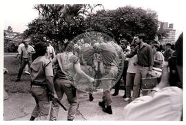 Greve Geral (São Paulo (Estado), 14 mar. 1989) [fotografia] / Fotógrafo(a) : Roberto Parizotti. -- Ref.: BR-SPMST_MST-SN-CIN_AMP_000374-001956-AMT.
