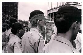 Greve Geral (São Paulo (Estado), 14 mar. 1989) [fotografia] / Fotógrafo(a) : Roberto Parizotti. -- Ref.: BR-SPMST_MST-SN-CIN_AMP_000374-001958-AMT.