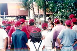 Delegação do MST em Cuba – 40º Aniversário da ANAP (Cuba, 15 mai. 1999) [fotografia] / Fotógrafo(a) : Nilton Viana. -- Ref.: BR-SPMST_MST-SN-CIN_AMP_001043-008395-RIT.