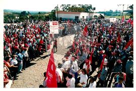 Tribunal e inauguração do Memorial (Paraná, 01 mai. 2001) [fotografia] / Fotógrafo(a) : Douglas Mansur. -- Ref.: BR-SPMST_MST-SN-CIN_AMP_000435-002540-AMT.