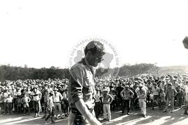 Protesto contra a violência da PM na "Fazenda Annoni" (Rio Grande do Sul, 19 out. 1986) [fotografia] / Fotógrafo(a) : Jussara Veron. -- Ref.: BR-SPMST_MST-SN-CIN_AMP_000454-002645-AMT.