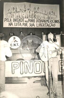 Ato público de solidariedade Latino Americano na Assembléia Legislativa (São Paulo-SP, dez. 1983) [fotografia] / Fotógrafo(a) : [autoria n/d]. -- Ref.: BR-SPMST_MST-SN-CIN_AMP_000356-001705-AMT.