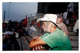 Marcha Sem Terra contra a prisão de 6 trabalhadores (São Paulo-SP, mar. 2000) [fotografia] / Fotógrafo(a) : Joaquim Duarte. -- Ref.: BR-SPMST_MST-SN-CIN_AMP_001426-011572-MAC.