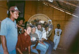 Viagem de Joelson, Ênio e João Pedro (Ásia, 1996) [fotografia] / Fotógrafo(a) : [sem autoria]. -- Ref.: BR-SPMST_MST-SN-CIN_AMP_001138-009508-RIT.