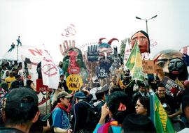 Manifestação contra a ALCA (Equador, 24 out. 2002) [fotografia] / Fotógrafo(a) : Marta (MG). -- Ref.: BR-SPMST_MST-SN-CIN_AMP_001078-008728-RIT.