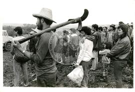 Ocupação em Cruz Alta (Cruz Alta-RS, set. 1989) [fotografia] / Fotógrafo(a) : Douglas Mansur. -- Ref.: BR-SPMST_MST-SN-CIN_AMP_001827-013900-OCU.